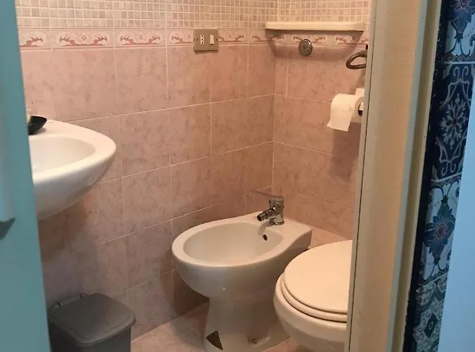 Affittacamere Le Isole Πανσιόν 3*